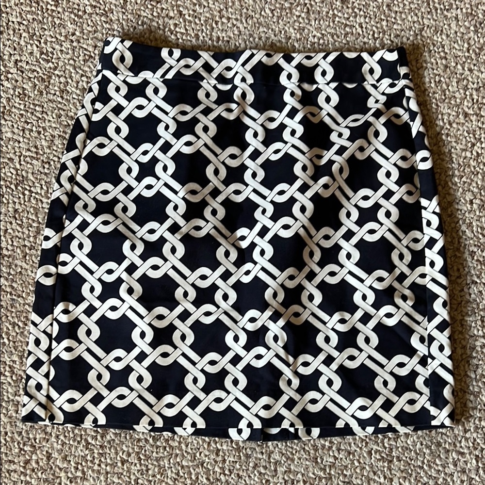 Banana Republic Navy and White Chain Pattern Mini Skirt Size 4 Petite